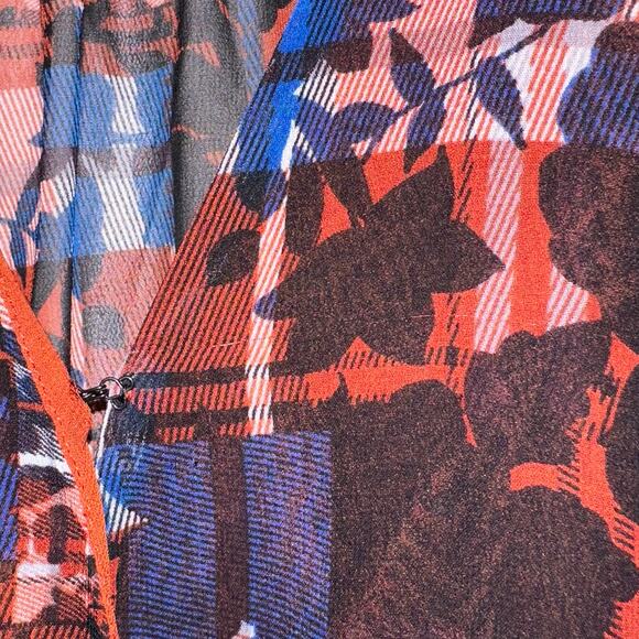 Vince Camuto Plaid Floral Red Blue Surplice V-Neck Long Sleeve Blouse Size M - Picture 13 of 13